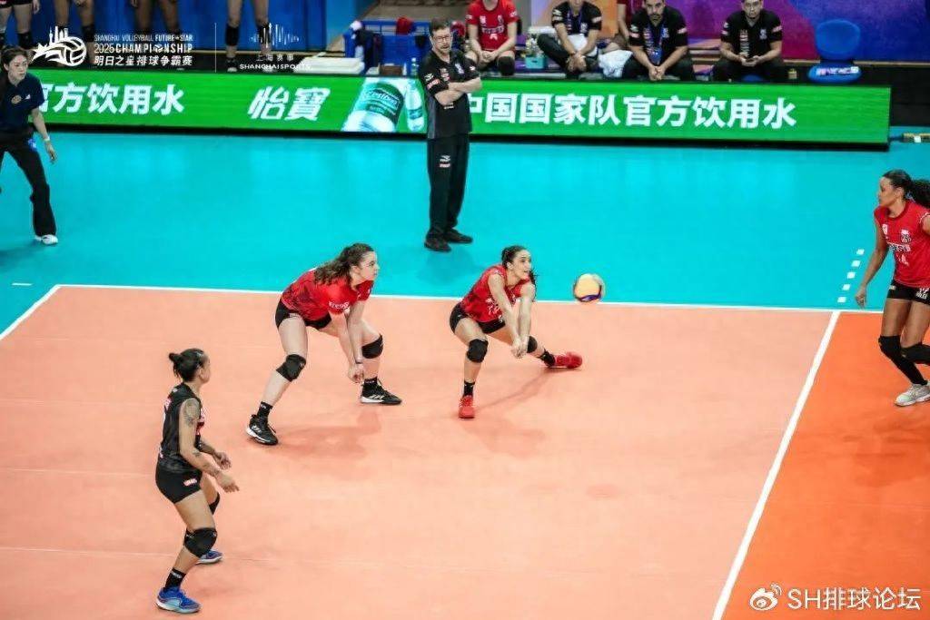 九游会官网 -包含排球公开赛掀起高潮,辽东雷豹队逆转祁连雄狮队,高压逼抢奏功——冲刺阶段不容有失的词条