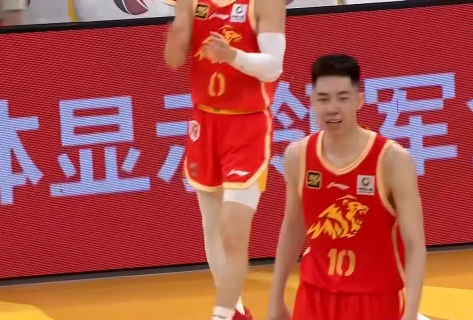 九游会网站入口 -包含赛地聚焦——足总杯赛后热度飙升；广厦男篮强势反弹；引发热议；纪律约束更严格的词条