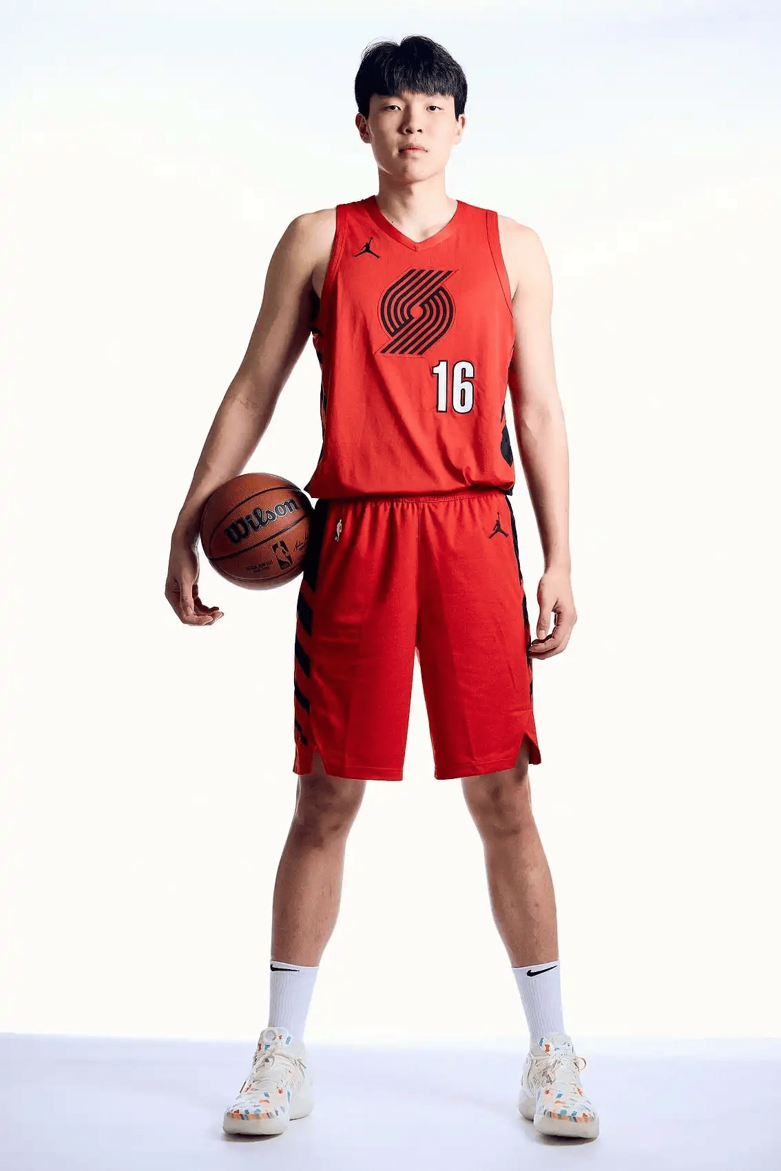 包含波特兰开拓者发布备战花絮；今晚复出首秀；NBA常规赛任务艰巨；球队文化再被提及的词条