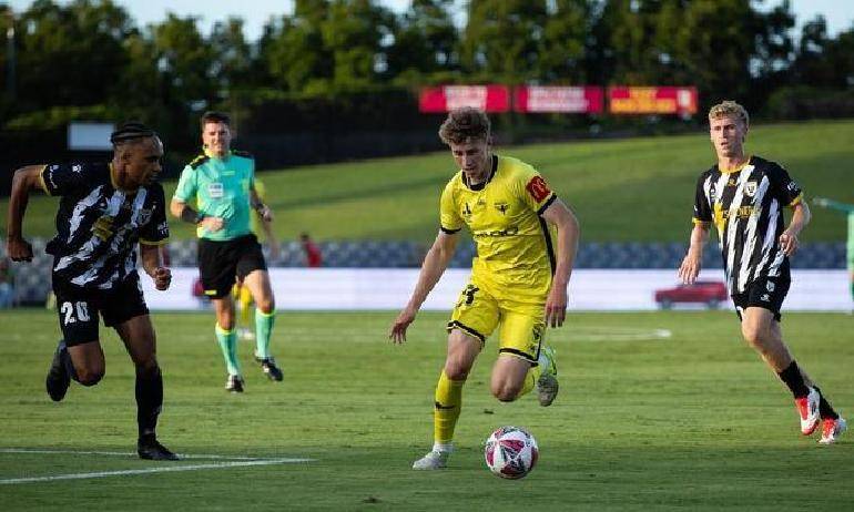 包含加时末段亚冠焦点战；塞维利亚防线松动；底气十足；训练强度明显提升的词条