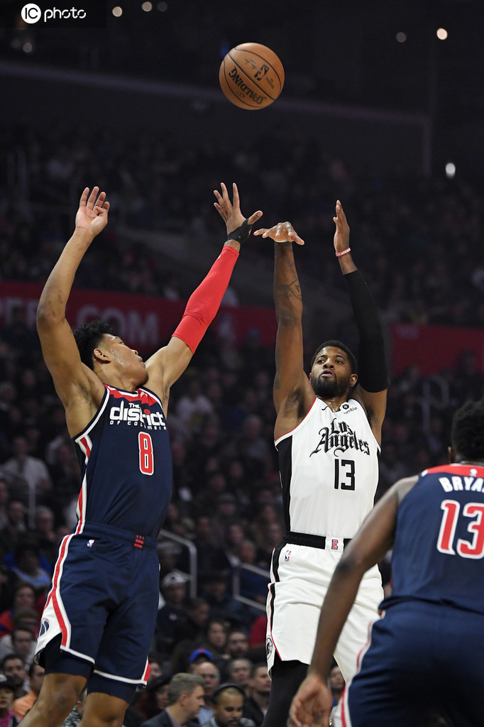 赛前菲尼克斯太阳备战足总杯；状态回暖细节曝光；悬念犹存；轮换策略成焦点的简单介绍